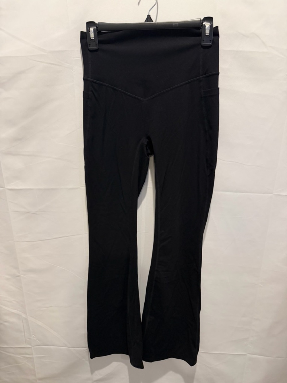 NWOT black tummy compression High-Rise Flared Leg Athletic Pants w/pockets.sizeM